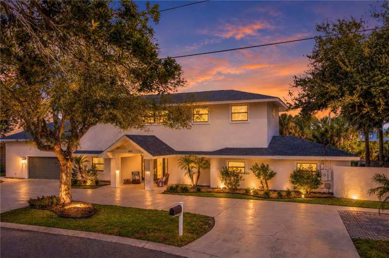 6 bedroom Single Family Residence at 1825 Venetian Point Drive, Venetian Point, Clearwater — photo 1