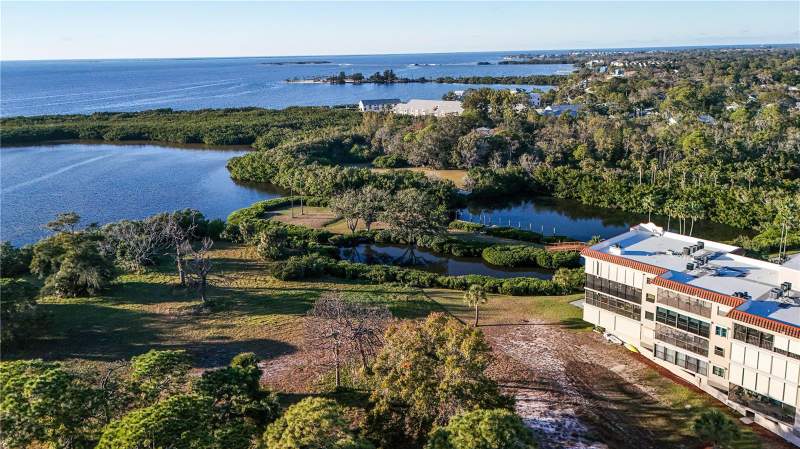 Gulf Front Lagoon Condo