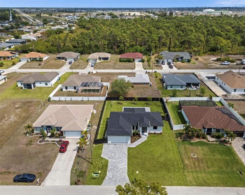 3 bedroom Single Family Residence at 409 NW 25th Place, Cape Coral, Cape Coral — photo 5