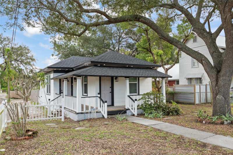2 bedroom Single Family Residence at 136 N Ring Avenue, Cheyneys J K Sub, Tarpon Springs — photo 1