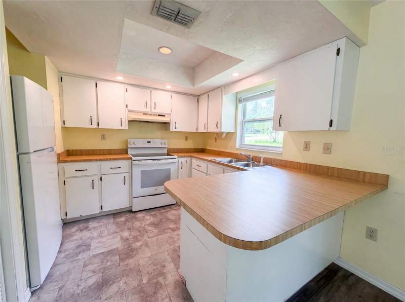 2 bedroom Single Family Residence at 3664 SW Ivy Place, Rainbow Lakes Estate, Dunnellon — photo 2