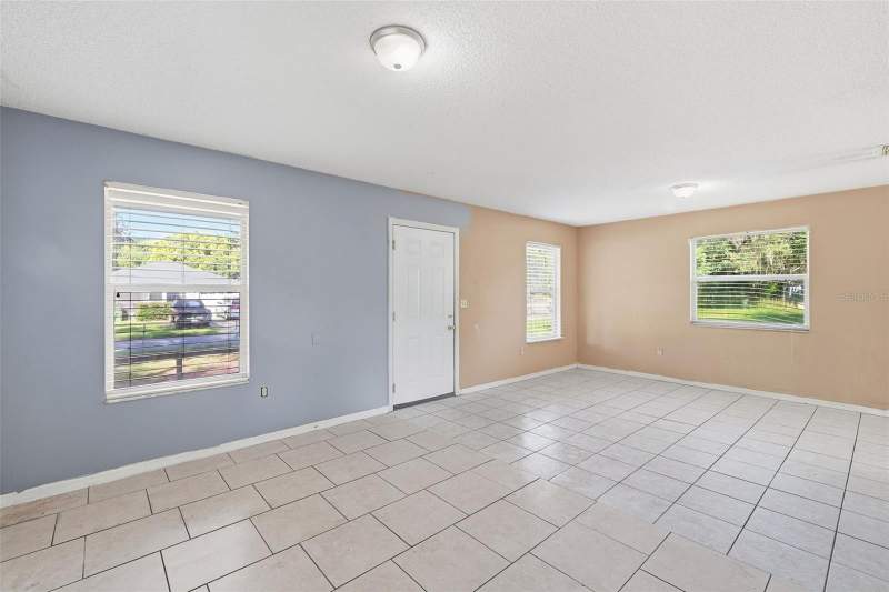 3 bedroom Single Family Residence at 902 Talladega Street, Liberia, Leesburg — photo 3