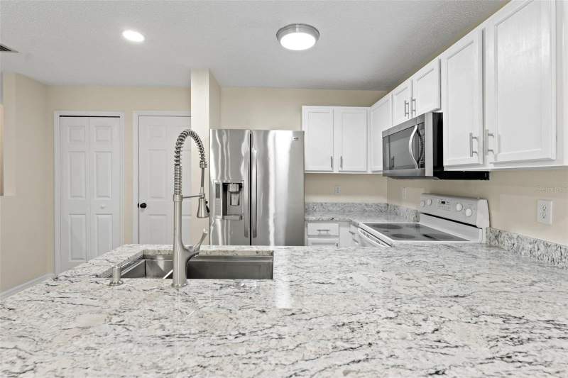 3 bedroom Townhouse at 8421 Edgewater Place Boulevard, Edgewater Place, Tampa — photo 4