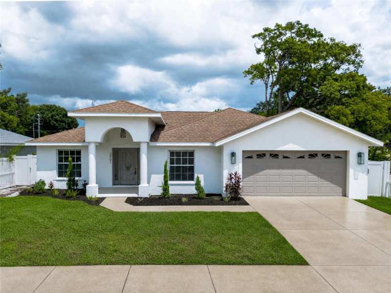 3 bedroom Single Family Residence at 2001 N Lincoln Avenue, Mac Farlane Park, Tampa — photo 1