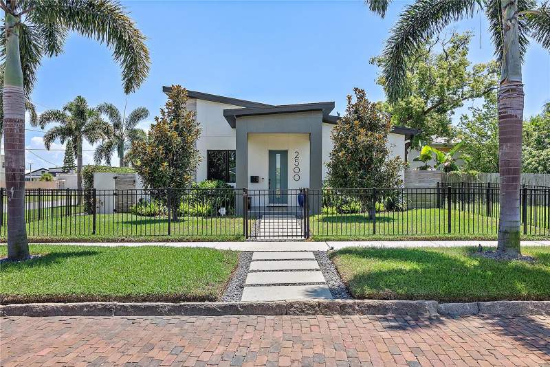 Colonial Place