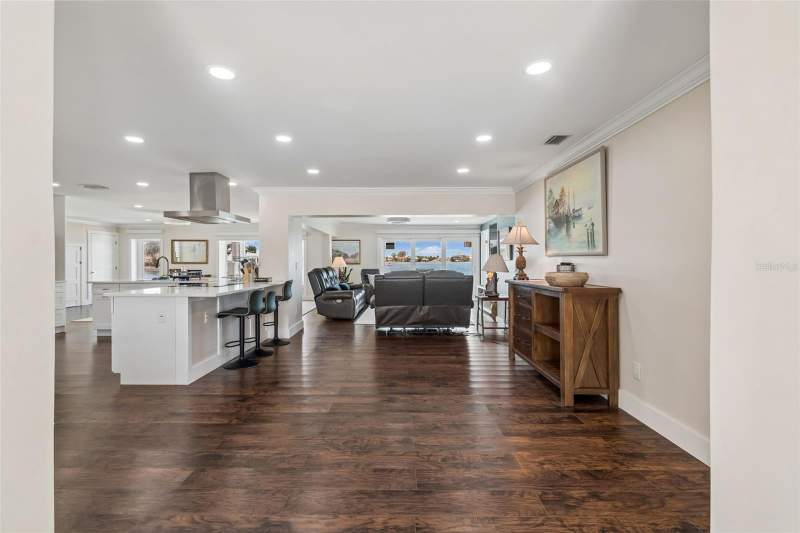 4 bedroom Single Family Residence at 478 HARBOR DRIVE, BROWNS ADD TO RE-REV MAP OF INDIAN BEACH, INDIAN ROCKS BEACH — photo 4