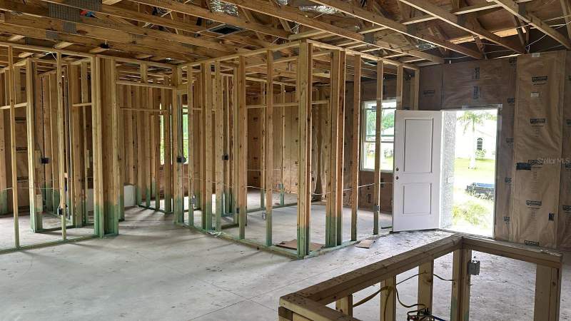 4 bedroom Single Family Residence at 18581 Lake Worth Boulevard, Port Charlotte Sec 037, Port Charlotte — photo 2