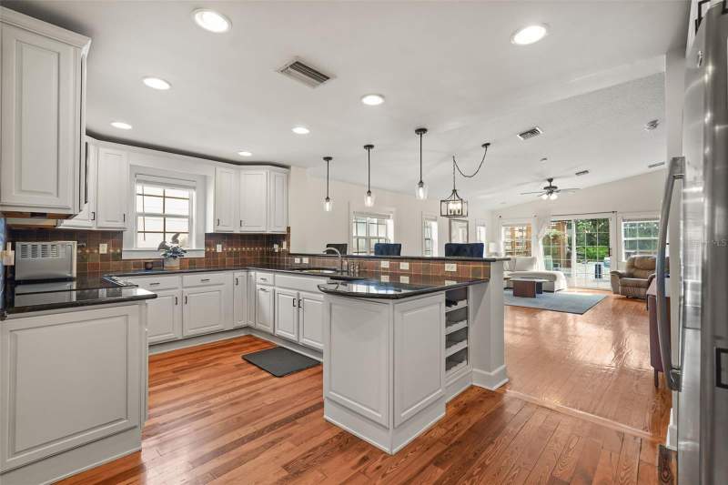 3 bedroom Single Family Residence at 11 S Lawsona Boulevard, Kennison Court, Orlando — photo 4