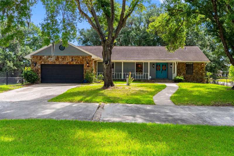 3 bedroom Single Family Residence at 11109 Winn Road, Riverview, Riverview — photo 1
