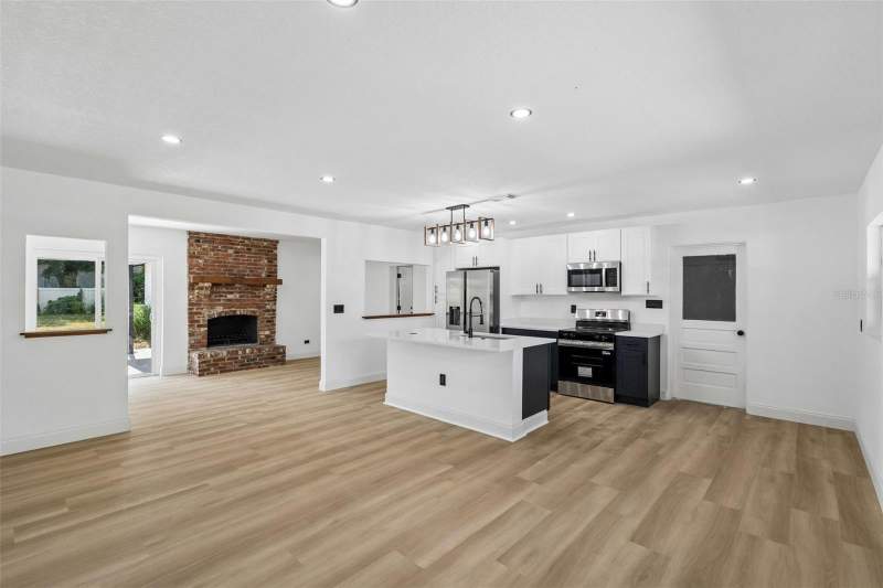 4 bedroom Single Family Residence at 3500 Sutton Drive, Magnolia Estates, Orlando — photo 4