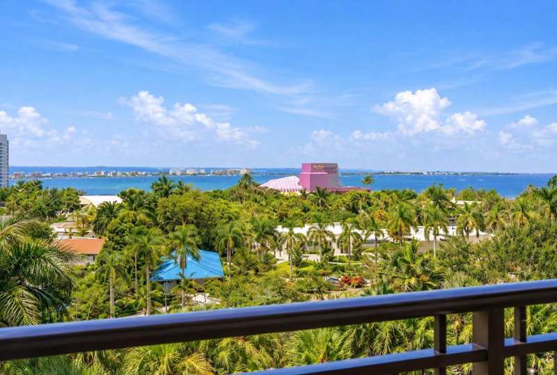 2 bedroom Condominium at 750 N Tamiami Trail #517, Renaissance 1, Sarasota — photo 1