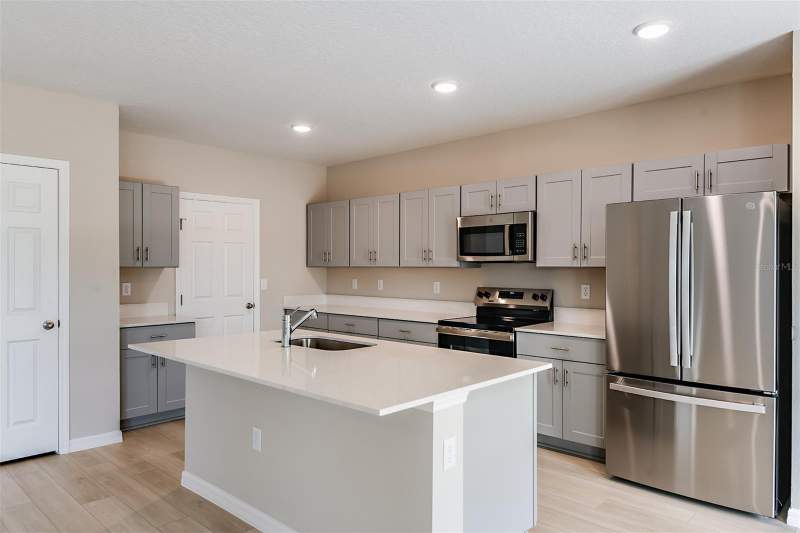 4 bedroom Single Family Residence at 9110 Belleview Forest Pass, Pasadena Ridge, Dade City — photo 2