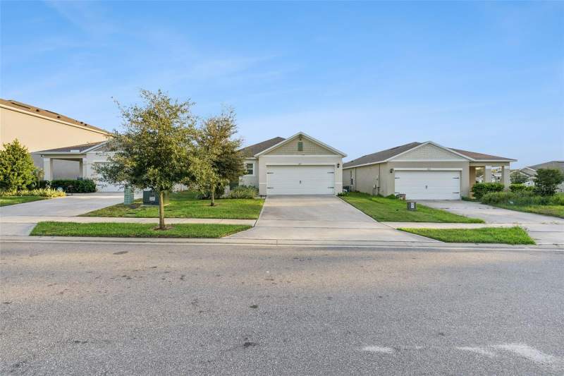 3 bedroom Single Family Residence at 407 Charlotte Way, Victoria Oaks Phase D Mb 63 Pgs 144-148, Deland — photo 5