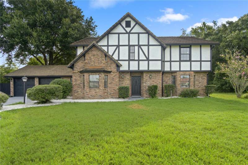 6 bedroom Single Family Residence at 2540 Albany Drive, St James Park Unit 01-03, Kissimmee — photo 2