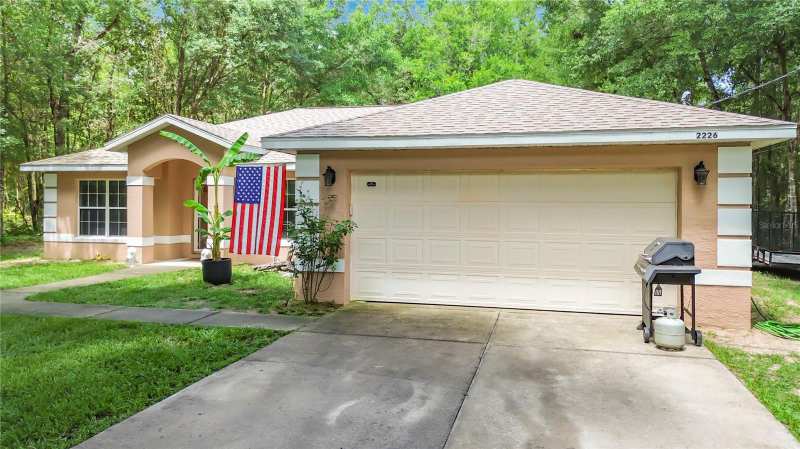 3 bedroom Single Family Residence at 2226 SW Algiers Court, Rainbow Lakes Estate, Dunnellon — photo 1