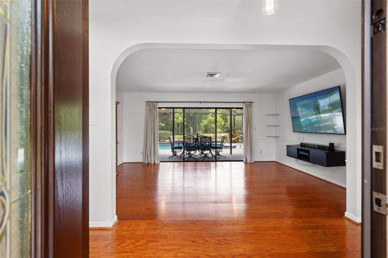 3 bedroom Single Family Residence at 940 Rolling Hills Drive, Westlake Village, Palm Harbor — photo 3