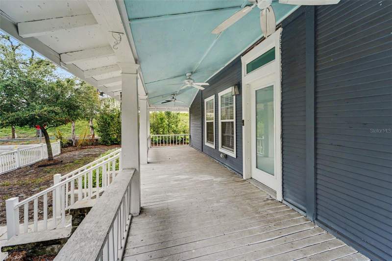 3 bedroom Single Family Residence at 800 E Genesee Street, Maxwellton Sub Corrected Plat, Tampa — photo 2