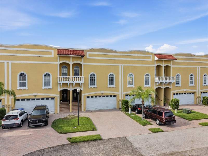 3 bedroom Townhouse at 515 Villa Treviso Court, Villa Di Treviso, Apollo Beach — photo 2