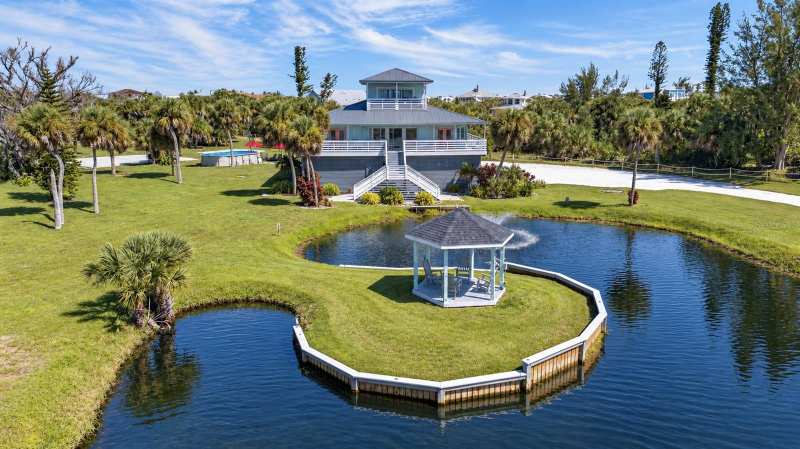 4 bedroom Single Family Residence at 10440 Yacht Basin Drive, Hidden Cove Estates, Placida — photo 1
