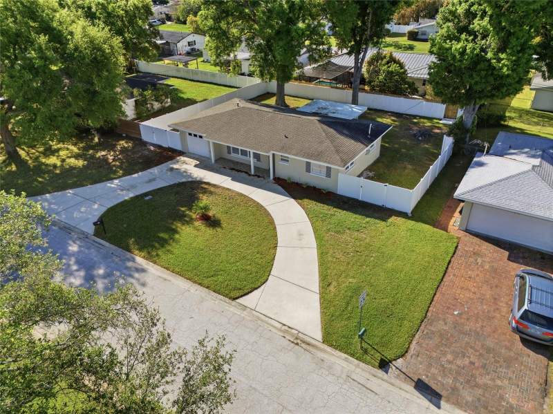 3 bedroom Single Family Residence at 1817 HUNT LANE, DOUGLAS MANOR ESTATE, CLEARWATER — photo 2