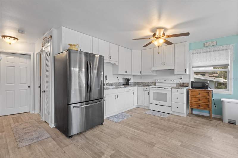 2 bedroom Single Family Residence at 473 SE 964 Street, Old Town, Old Town — photo 5