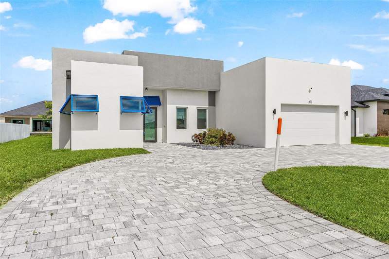 3 bedroom Single Family Residence at 300 Chiquita Boulevard, Cape Coral, Cape Coral — photo 3