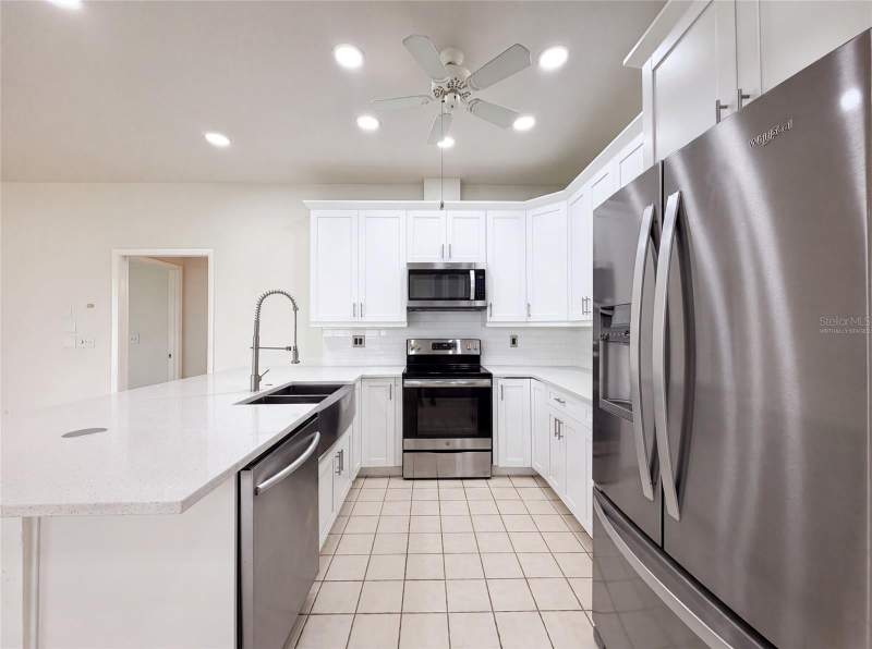 3 bedroom Single Family Residence at 12919 Prestwick Drive, Clubhouse Estates At Summerfie, Riverview — photo 2