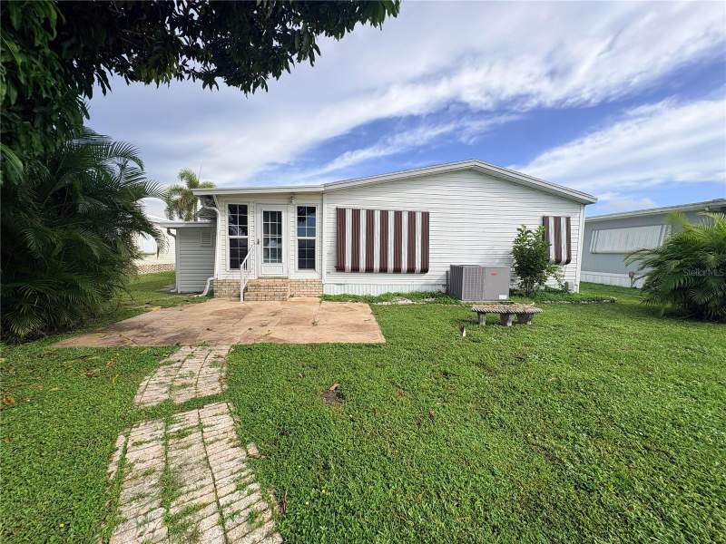 2 bedroom Manufactured Home at 3062 Artesian Lane, Lake Arrowhead Mobile Village Ph 05, North Fort Myers — photo 4