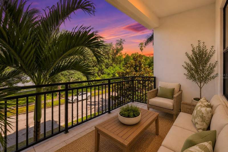 3 bedroom Townhouse at 1867 5TH STREET, CRESCENT LAKE TWNHMS PH II, ST PETERSBURG — photo 2