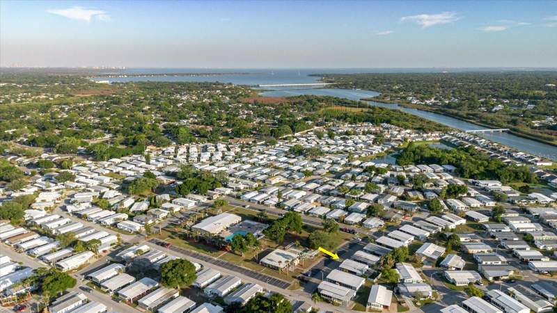 2 bedroom Manufactured Home at 372 Cobia Way, Gull-Aire Village, Oldsmar — photo 2