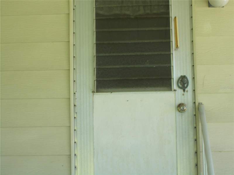2 bedroom Mobile Home at 6384 Charm Court, Holiday Park, North Port — photo 3