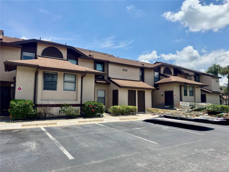 Club Villas At WimbledonHomes for Sale in Orlando, FL