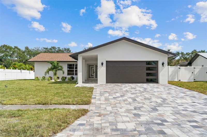 3 bedroom Single Family Residence at 5811 Imperial Key, Tampa Shores Unit 7, Tampa — photo 1