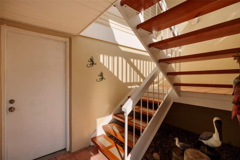 2 bedroom Townhouse at 216 Sun Vista Ct S, Sun Ketch II Condo, Treasure Island — photo 3