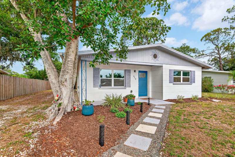 2 bedroom Single Family Residence at 916 Pattison Avenue, Robin Hood Woods, Sarasota — photo 1