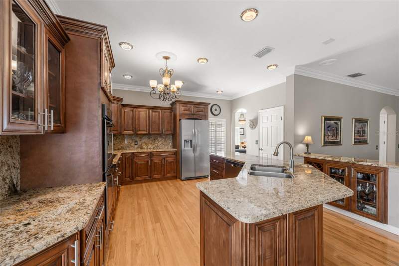 4 bedroom Single Family Residence at 4535 W Beachway Drive, Beach Park, Tampa — photo 5