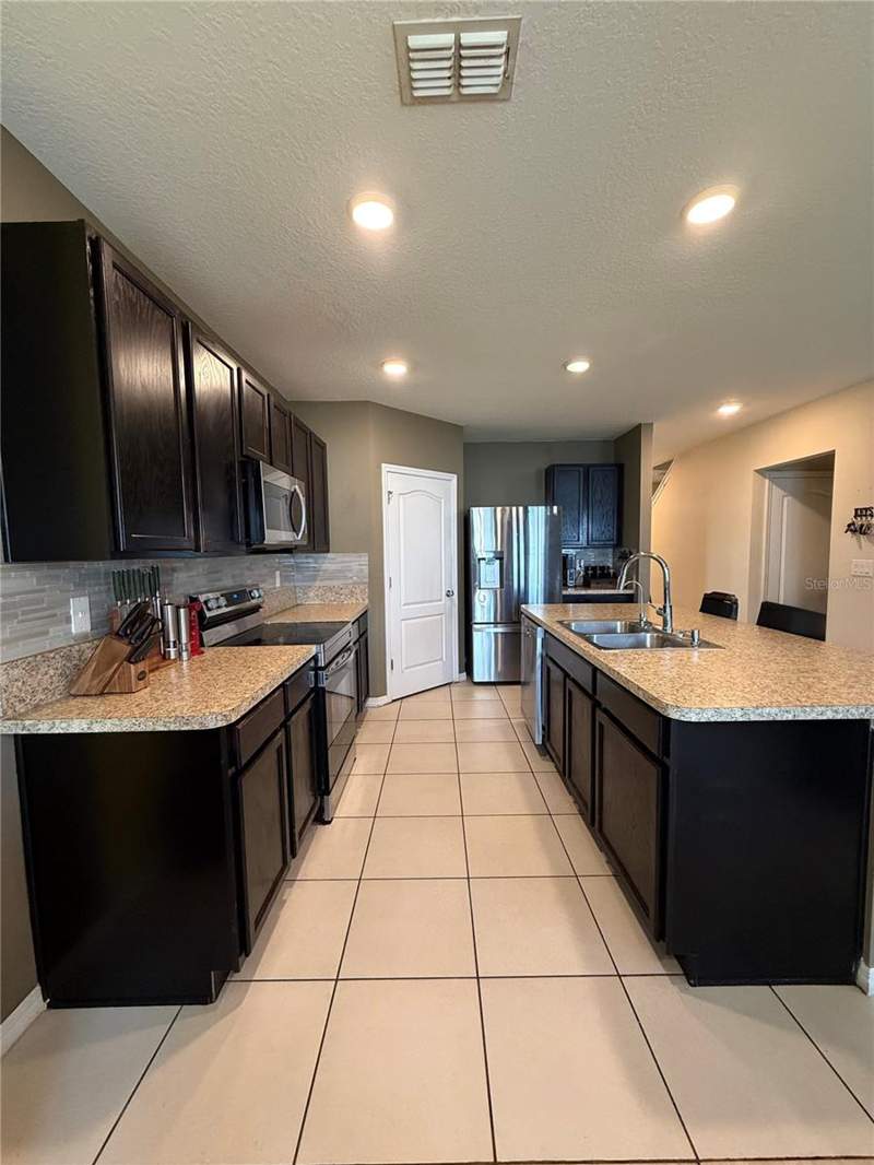 5 bedroom Single Family Residence at 1876 Cassidy Knoll Drive, Kindred Ph 1E, Kissimmee — photo 3