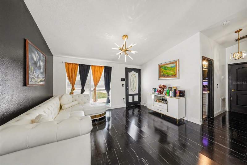 3 bedroom Single Family Residence at 10119 Chimney Hill Court, Timberlane Sub Unit 3A, Tampa — photo 4
