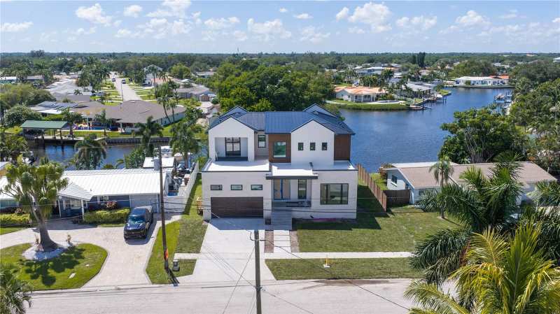 4 bedroom Single Family Residence at 4692 Dover Street, Waterway Estates Sec 2, St Petersburg — photo 1