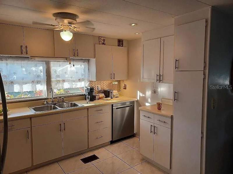 2 bedroom Mobile Home at 7880 54TH AVENUE #106, CLUB CHALET UNREC MHP, ST PETERSBURG — photo 5