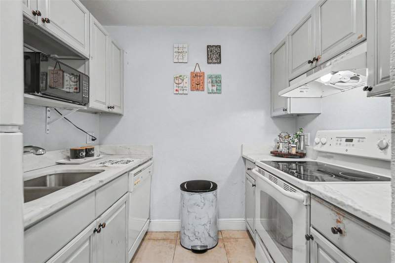 1 bedroom Condominium at 13832 Orange Sunset Drive #101, Whispering Oaks, Tampa — photo 5