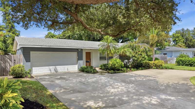 3 bedroom Single Family Residence at 6675 Colony Drive, Bay Colony Estates, St Petersburg — photo 1