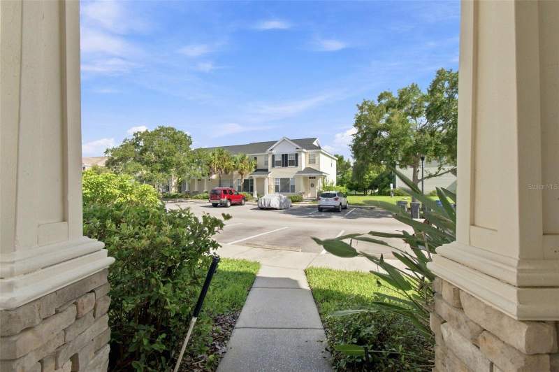 2 bedroom Townhouse at 12225 Country White Circle, Country Chase, Tampa — photo 3