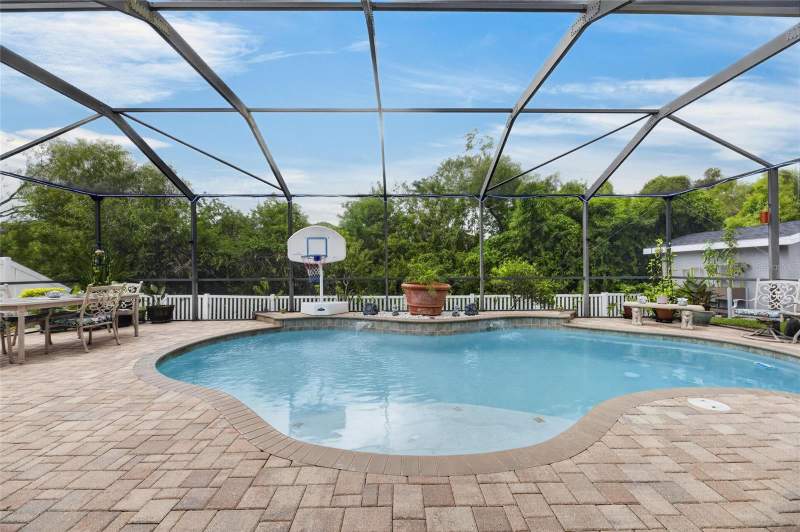 4 bedroom Single Family Residence at 13311 Graham Yarden Drive, South Fork Unit 9, Riverview — photo 2