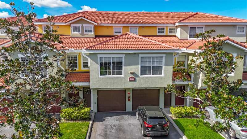 2 bedroom Townhouse at 4990 Baraldi Circle #209, Las Palmas Of Sarasota, Sarasota — photo 1