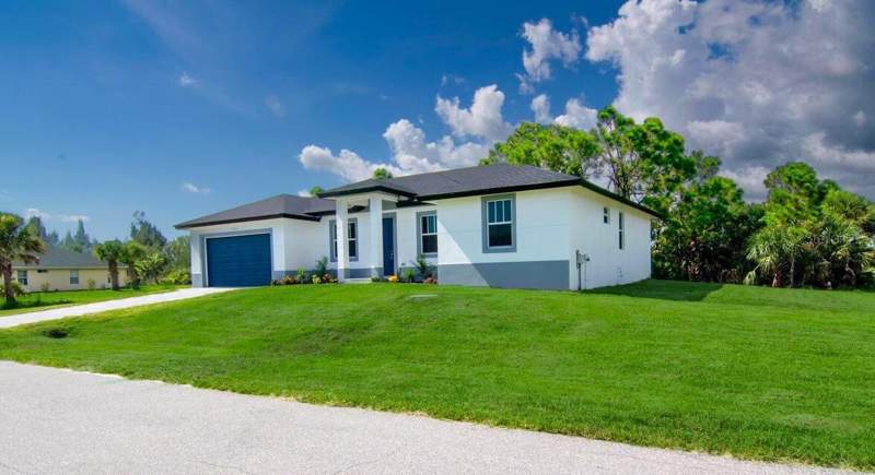 4 bedroom Single Family Residence at 10441 Monticello Drive, Port Charlotte Sec 082, Port Charlotte — photo 4
