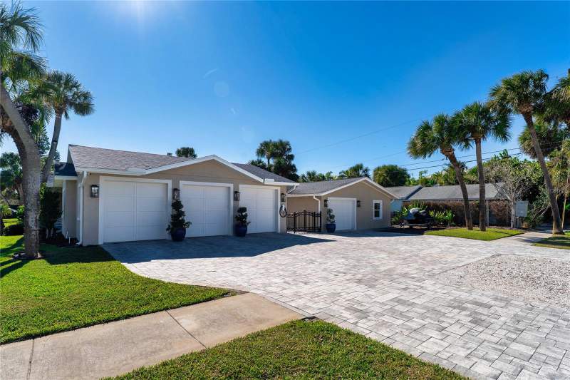 4 bedroom Single Family Residence at 848 MANDALAY AVENUE, MANDALAY SUB, CLEARWATER BEACH — photo 4