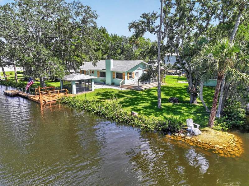 6086 ISLAND DRIVE
