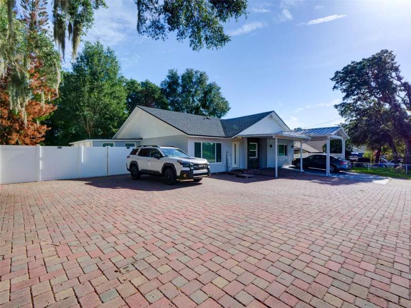 4 bedroom Single Family Residence at 1915 E LAKE DRIVE, BUTTONS SUB AMD, CASSELBERRY — photo 4