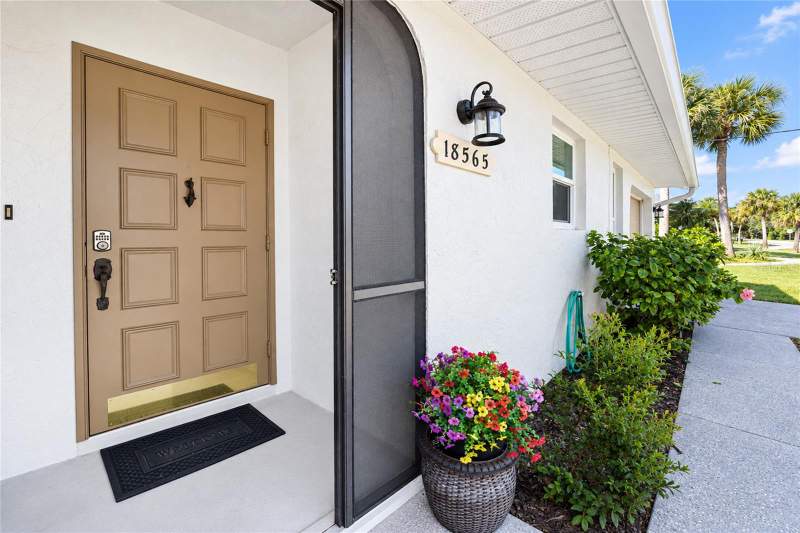 2 bedroom Single Family Residence at 18565 Robinson Avenue, Port Charlotte Sec 037, Port Charlotte — photo 3